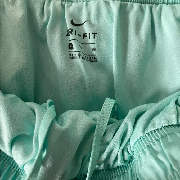 Women's Nike Tempo Soft Knit Green Short - size XL - Picture 5 of 5